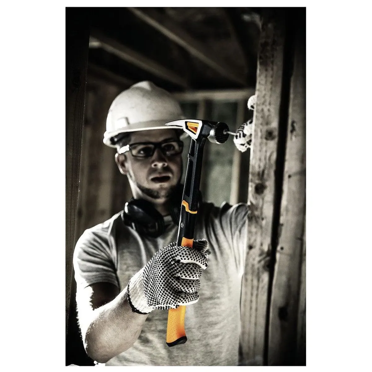 Fiskars IsoCore Zimmermannshammer, ergonomischer Griff, magnetische Nagelarretierung — 1,02 kg, 410 mm 4