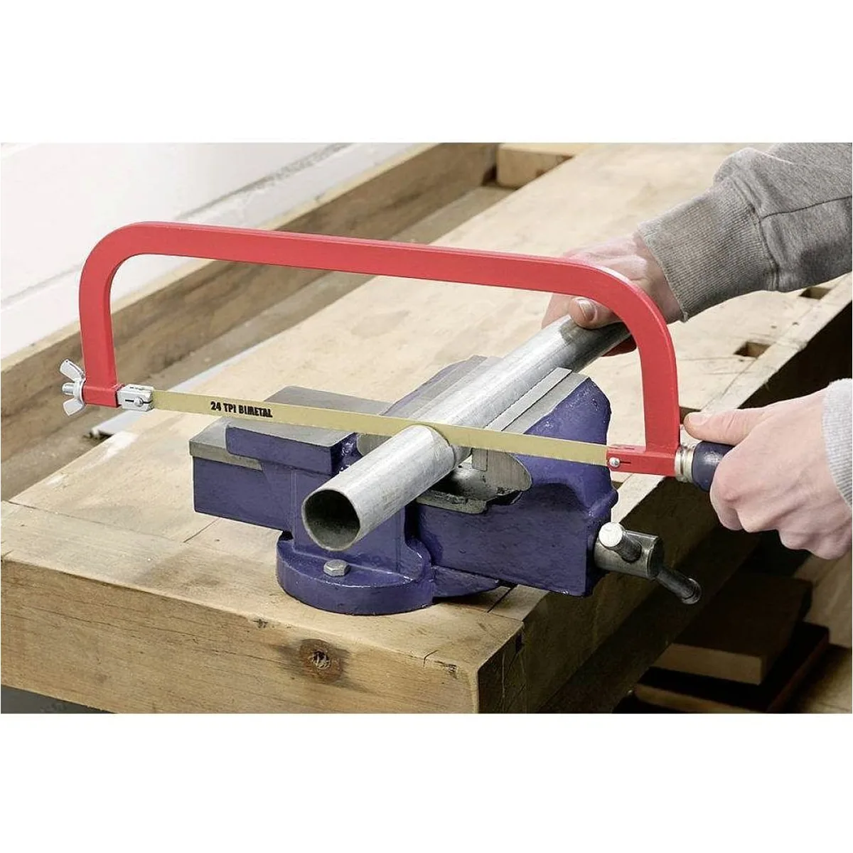 kwb Metallsäge, präzises HSS Sägeblatt, ergonomischer Buchenholzgriff 3