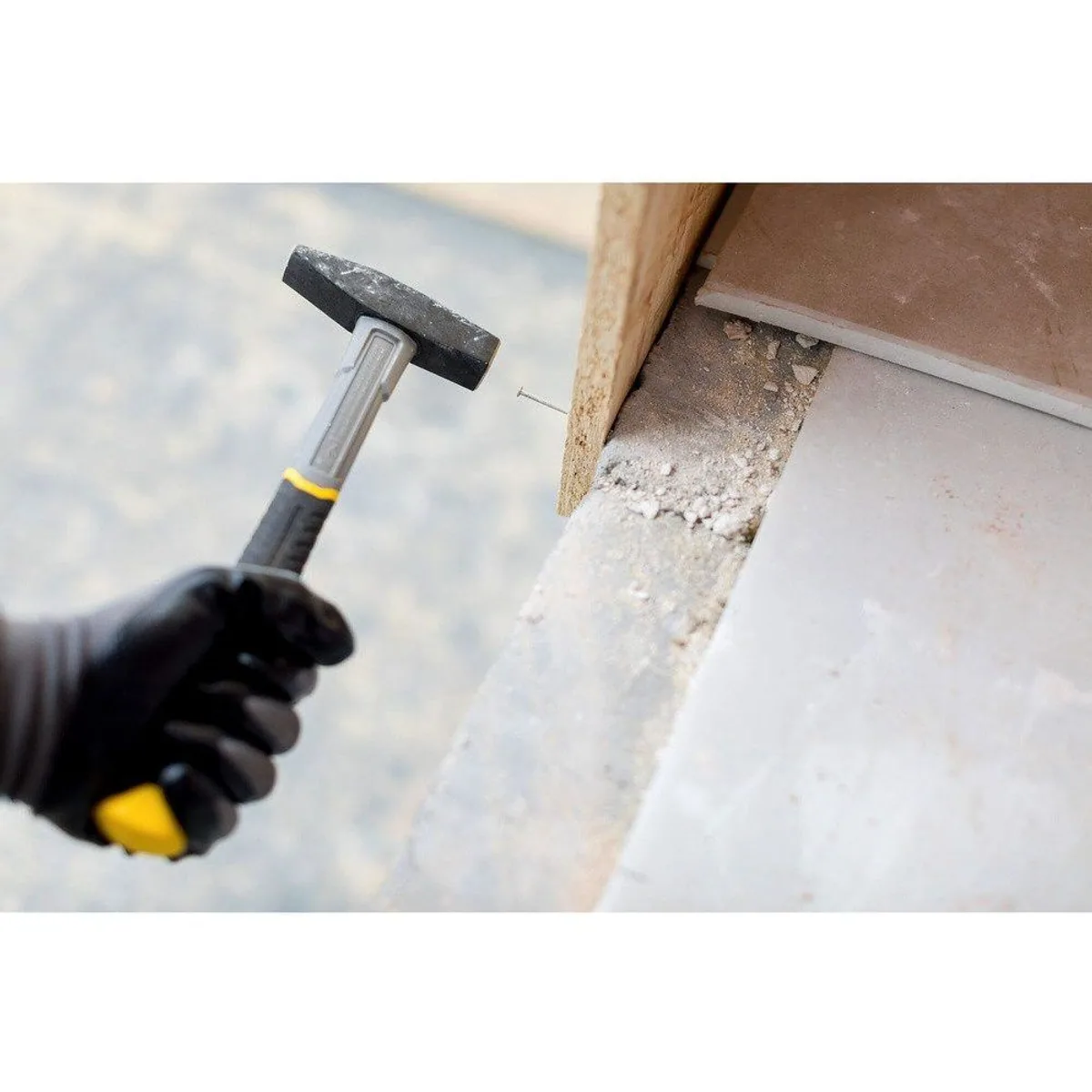 Stanley Schlosserhammer, 486 g, ergonomischer Griff, Fiberglas-Kern 3