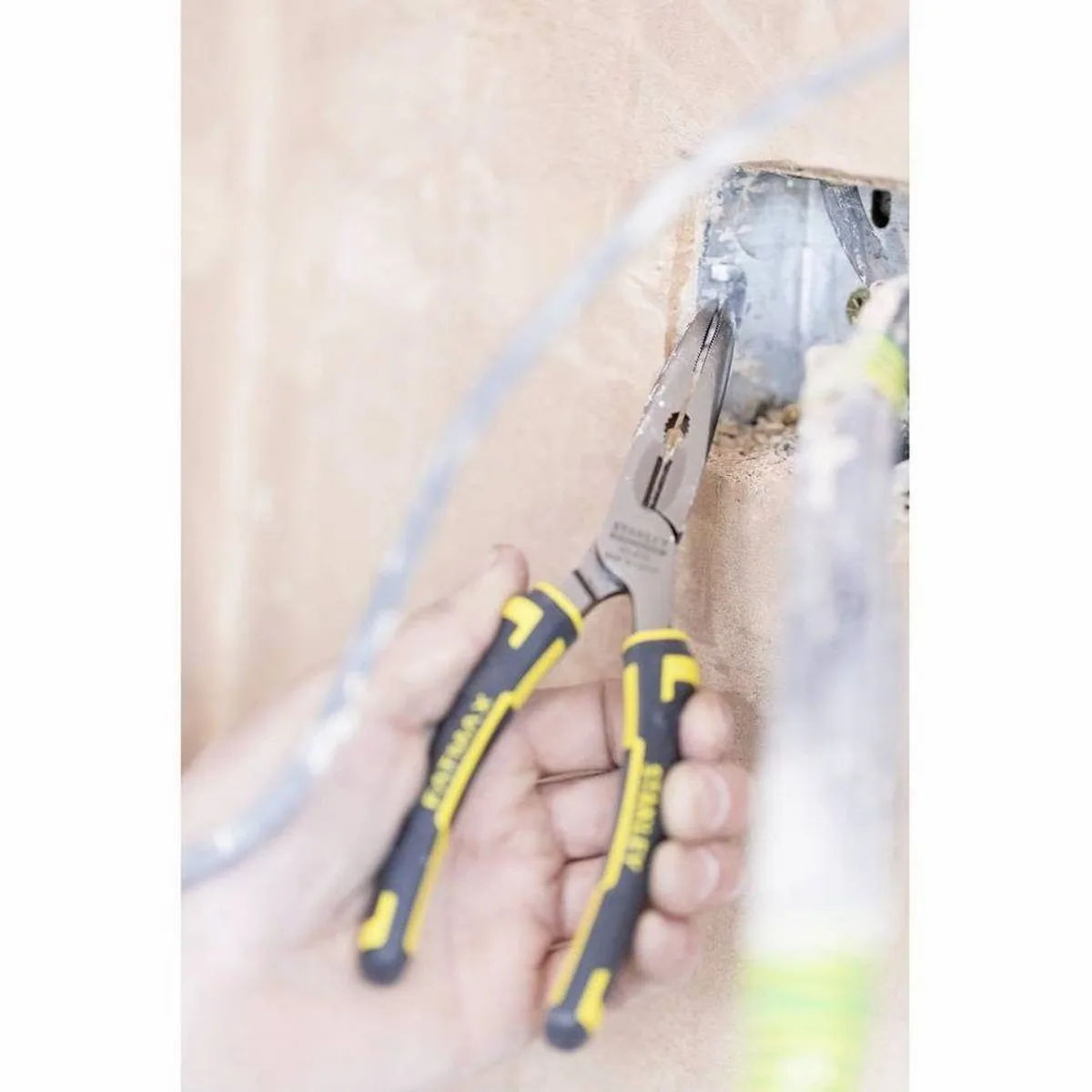 Stanley FatMax Spitzzange, gebogen, 200mm, hohe Präzision und Ergonomie 4