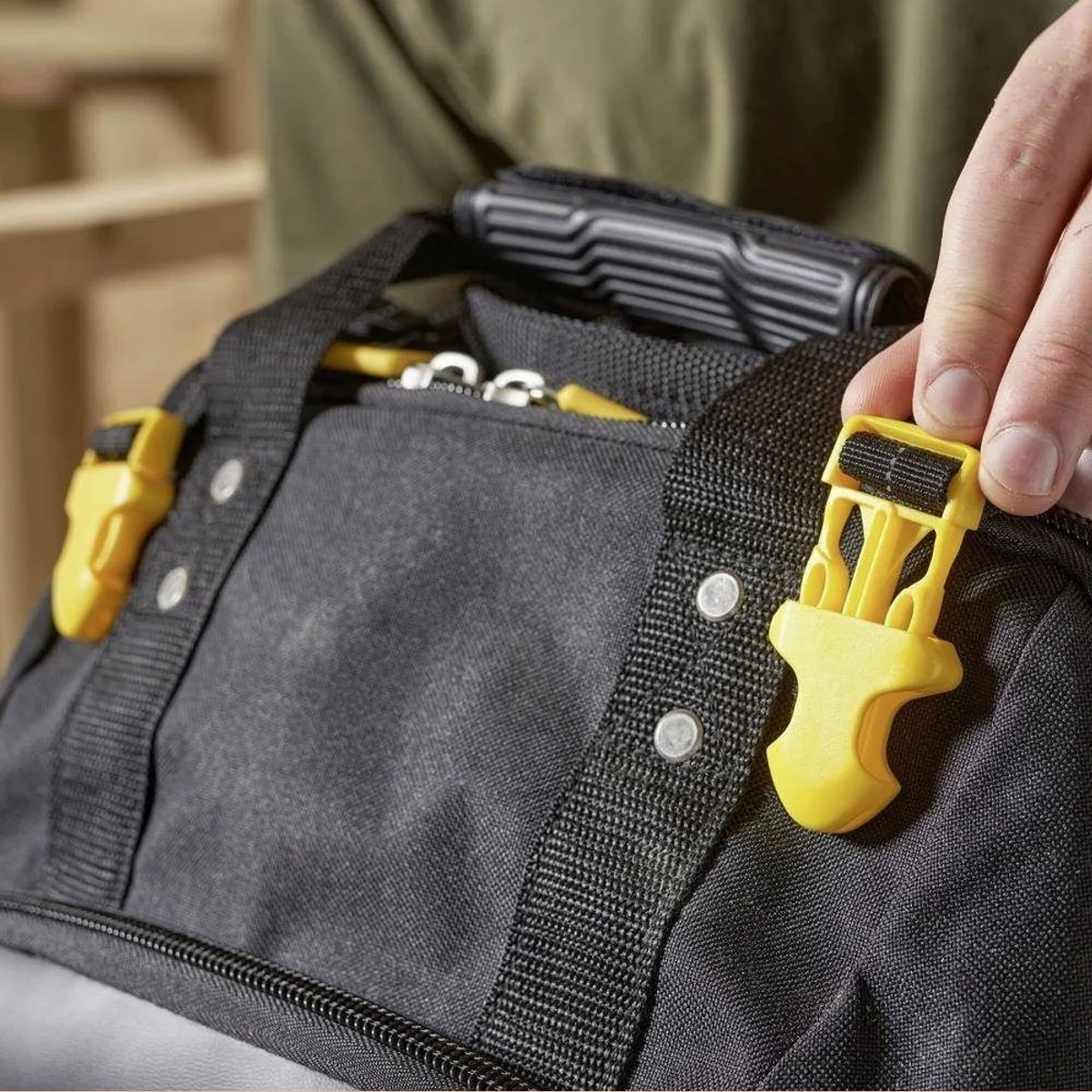 Stanley Werkzeugkoffer Fatmax Quick Access Rucksack, gepolsteter Rücken, wasserabweisender Boden 4